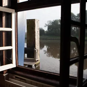 Boat De Barge Brujas